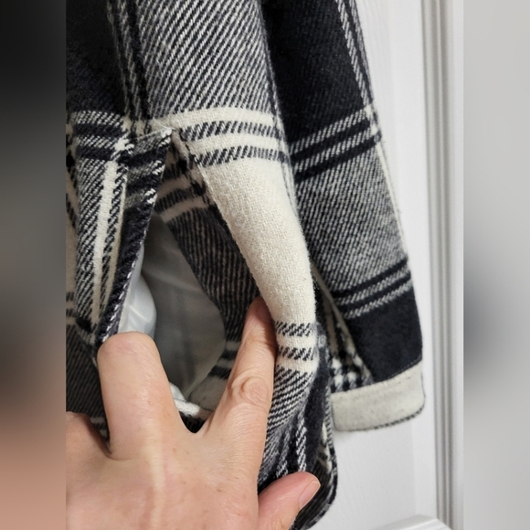 Shacket Plaid Button-Up in Black and White Double Button Pockets Size L - Picture 5 of 7